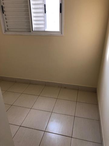 Comprar Apartamento / Padrão em Uberlandia R$ 240.000,00 - Foto 12