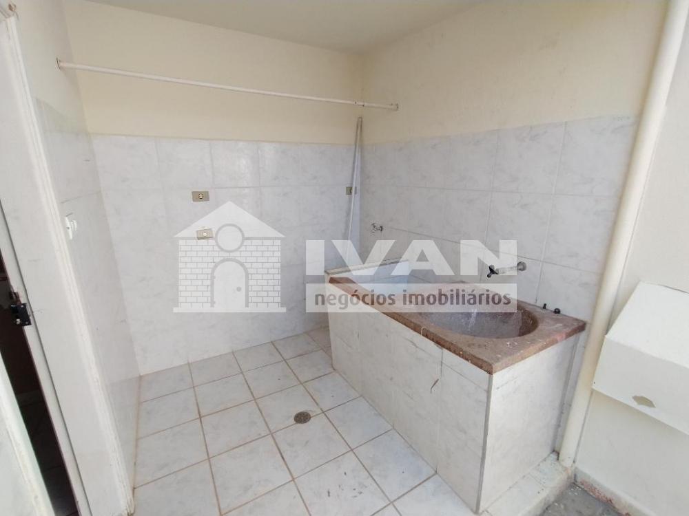 Alugar Casa / Padrão em Uberlândia R$ 1.600,00 - Foto 31