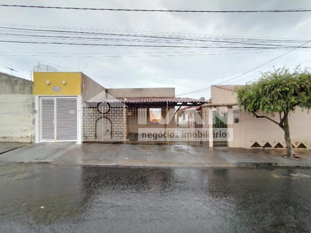 Alugar Casa / Condomínio em Uberlândia R$ 700,00 - Foto 1