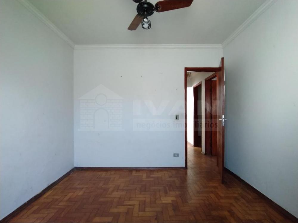 Alugar Casa / Padrão em Uberlândia R$ 1.300,00 - Foto 13