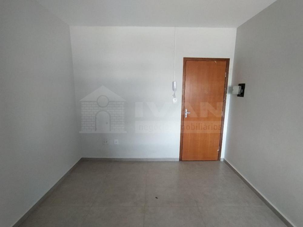 Alugar Apartamento / Quitinete em Uberlândia R$ 625,00 - Foto 3