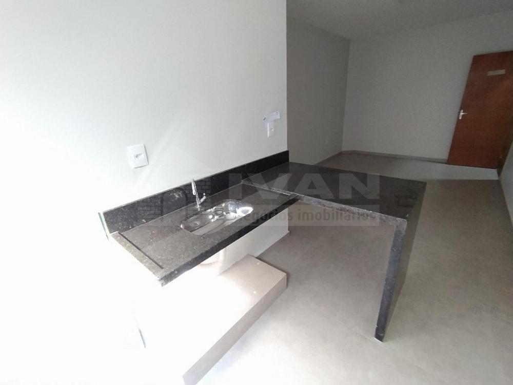 Alugar Apartamento / Quitinete em Uberlândia R$ 625,00 - Foto 4