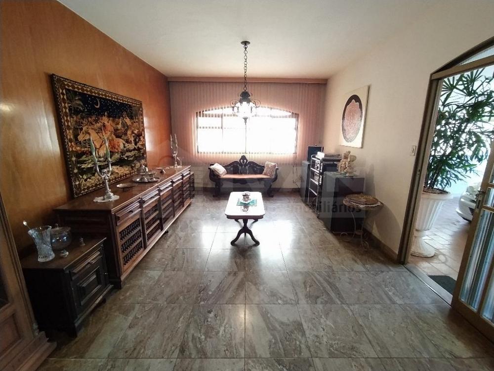 Alugar Casa / Padrão em Uberlândia R$ 6.000,00 - Foto 5