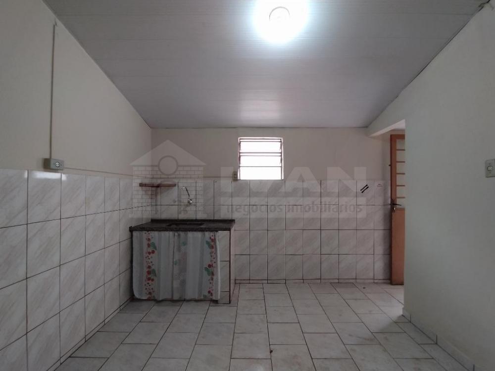 Alugar Casa / Padrão em Uberlândia R$ 700,00 - Foto 5