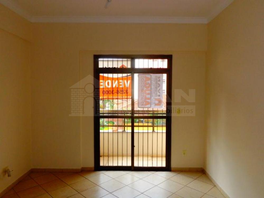 Alugar Apartamento / Padrão em Uberlândia R$ 2.700,00 - Foto 2