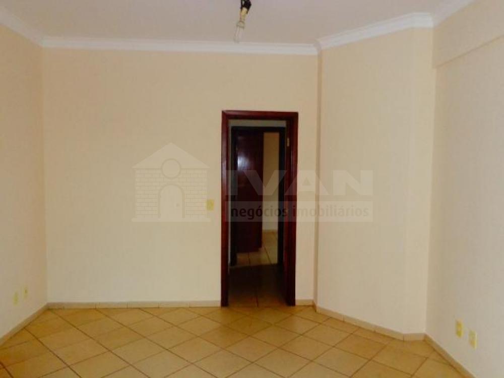 Alugar Apartamento / Padrão em Uberlândia R$ 2.700,00 - Foto 3