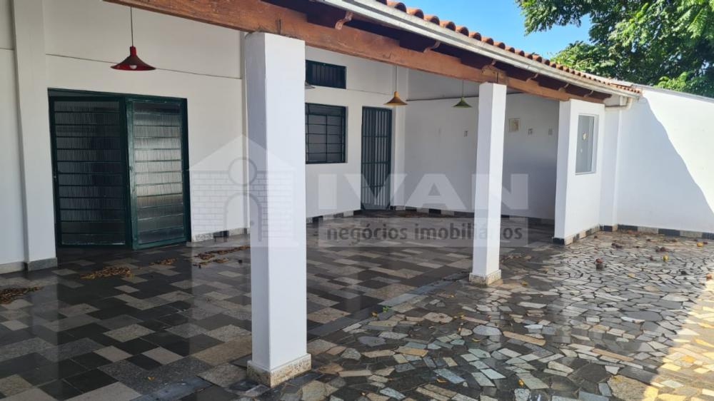 Comprar Casa / Padrão em Uberlândia R$ 550.000,00 - Foto 2