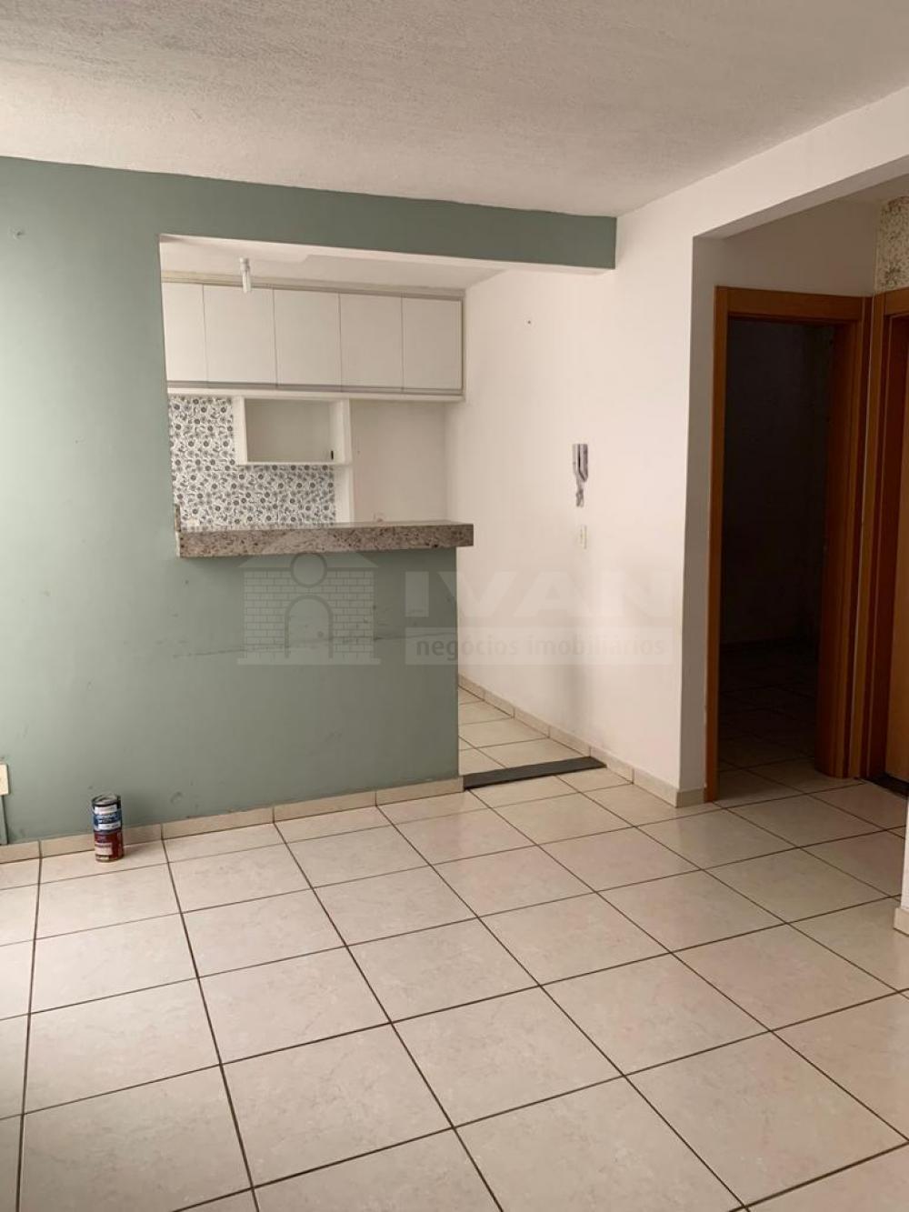 Comprar Apartamento / Padrão em Uberlândia R$ 119.990,00 - Foto 3