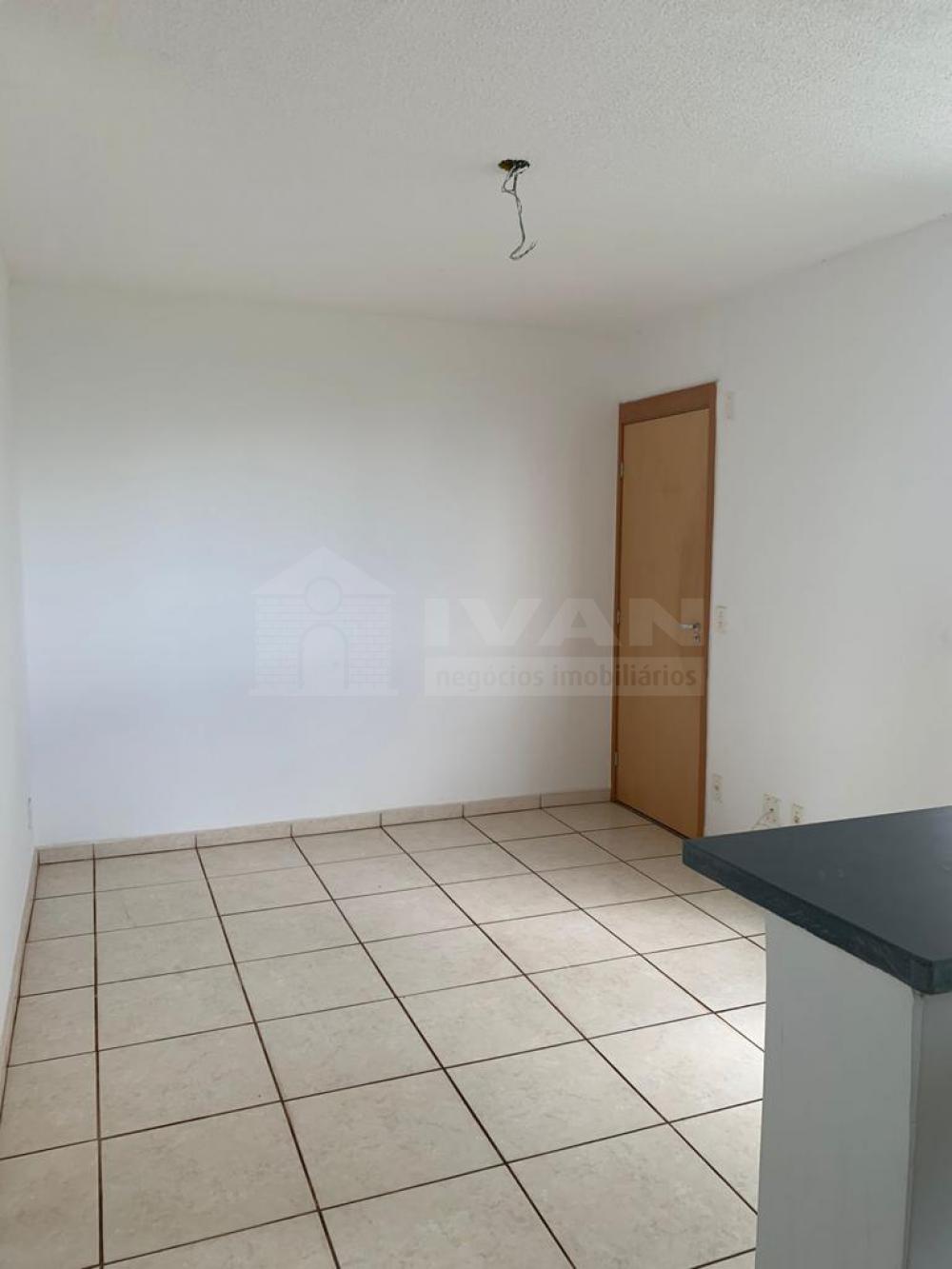 Comprar Apartamento / Padrão em Uberlândia R$ 114.990,00 - Foto 2