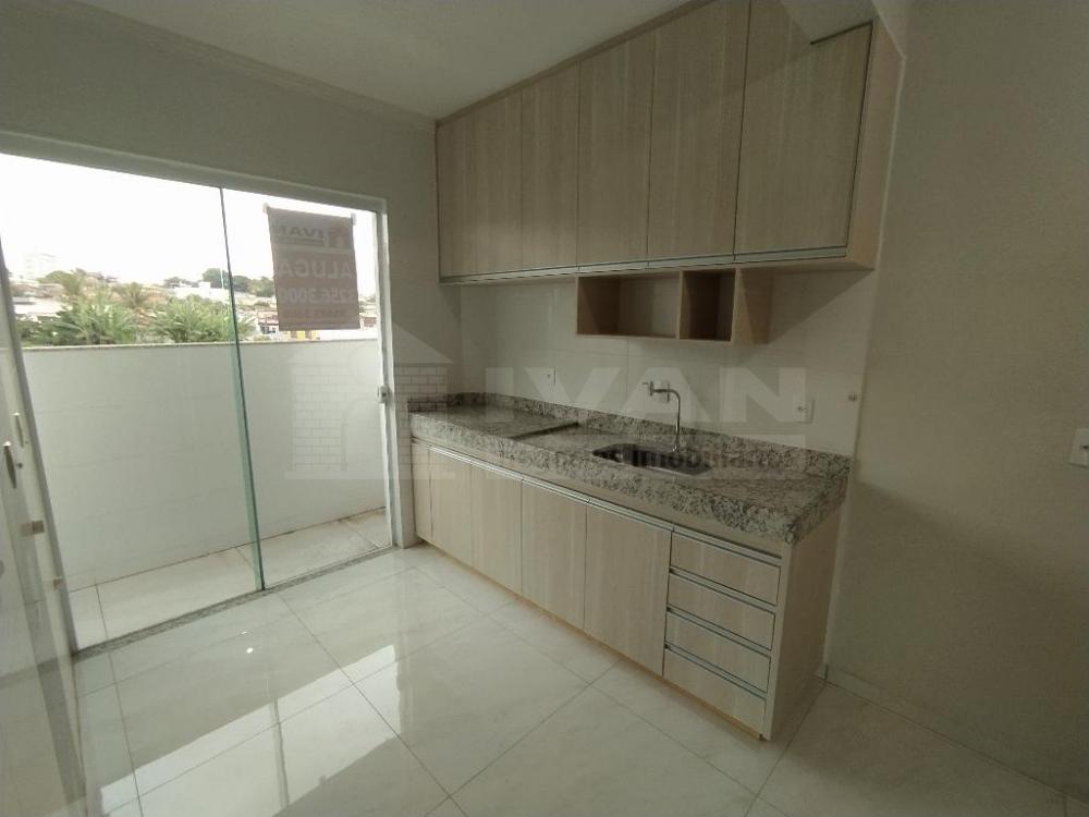 Alugar Apartamento / Padrão em Uberlândia R$ 1.080,00 - Foto 8