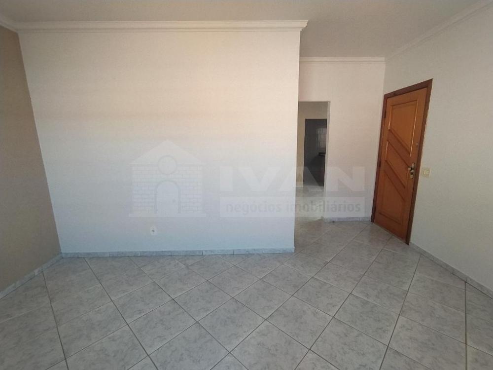 Alugar Casa / Padrão em Uberlândia R$ 2.300,00 - Foto 6