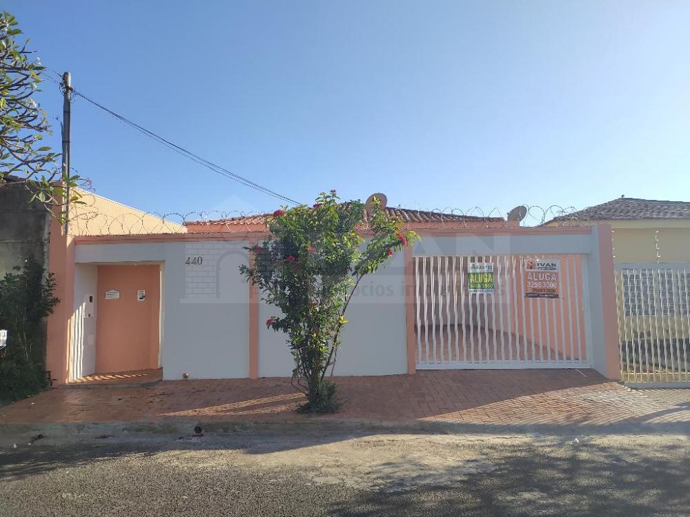 Alugar Casa / Padrão em Uberlândia R$ 2.300,00 - Foto 2