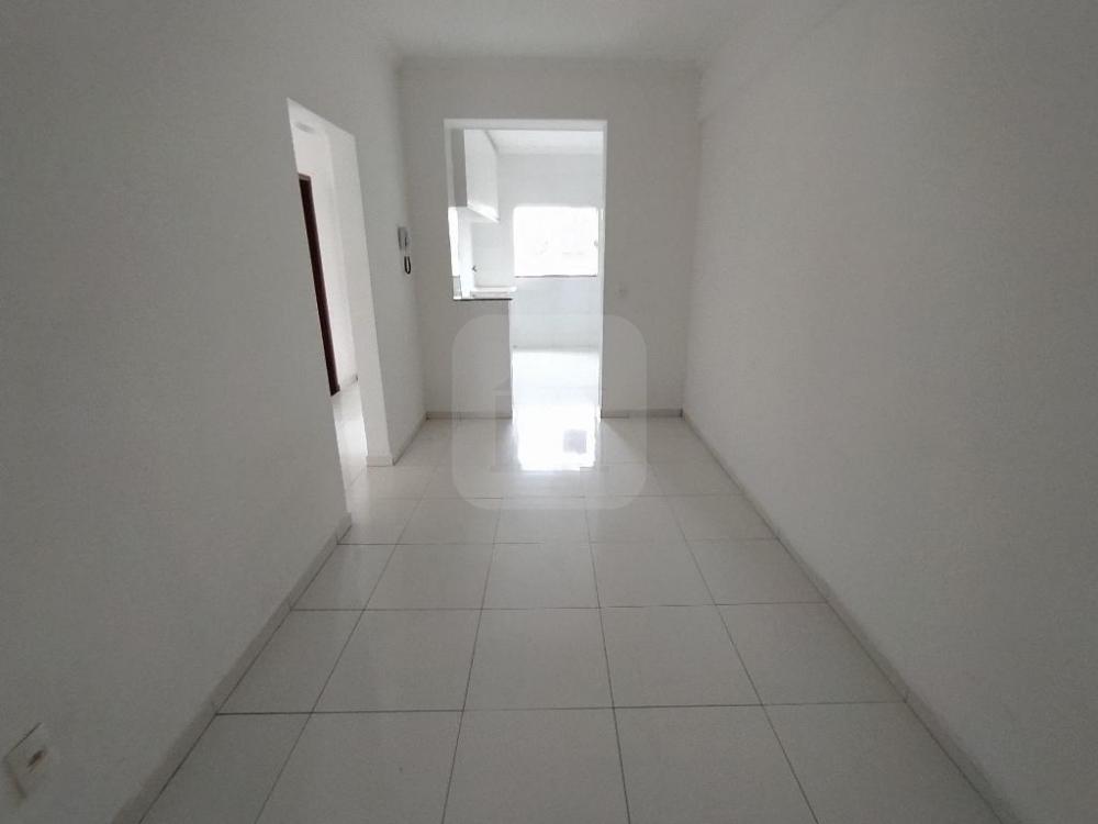 Alugar Apartamento / Padrão em Uberlândia R$ 990,00 - Foto 7