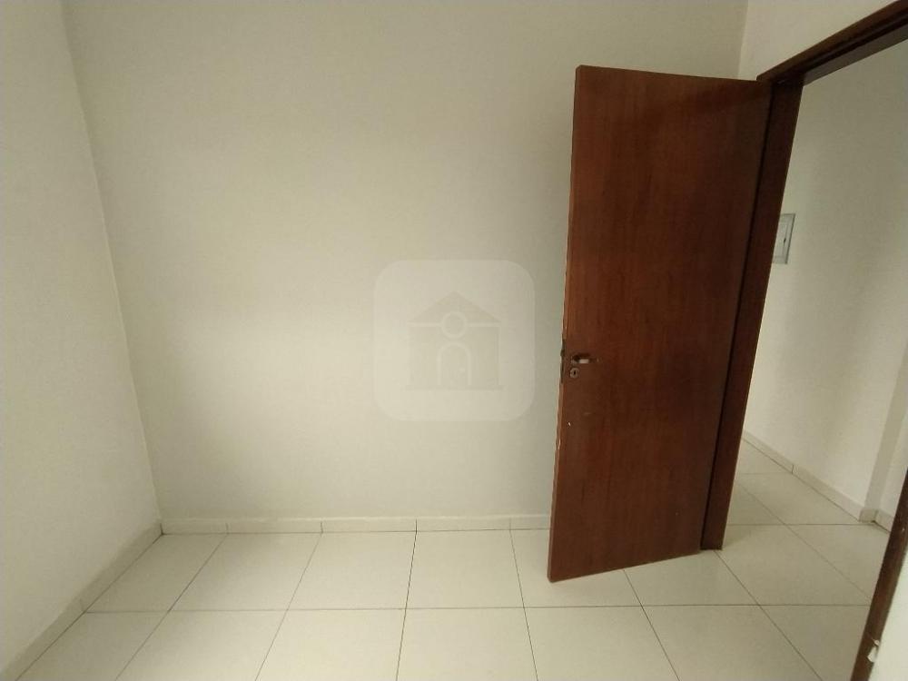 Alugar Apartamento / Padrão em Uberlândia R$ 990,00 - Foto 11