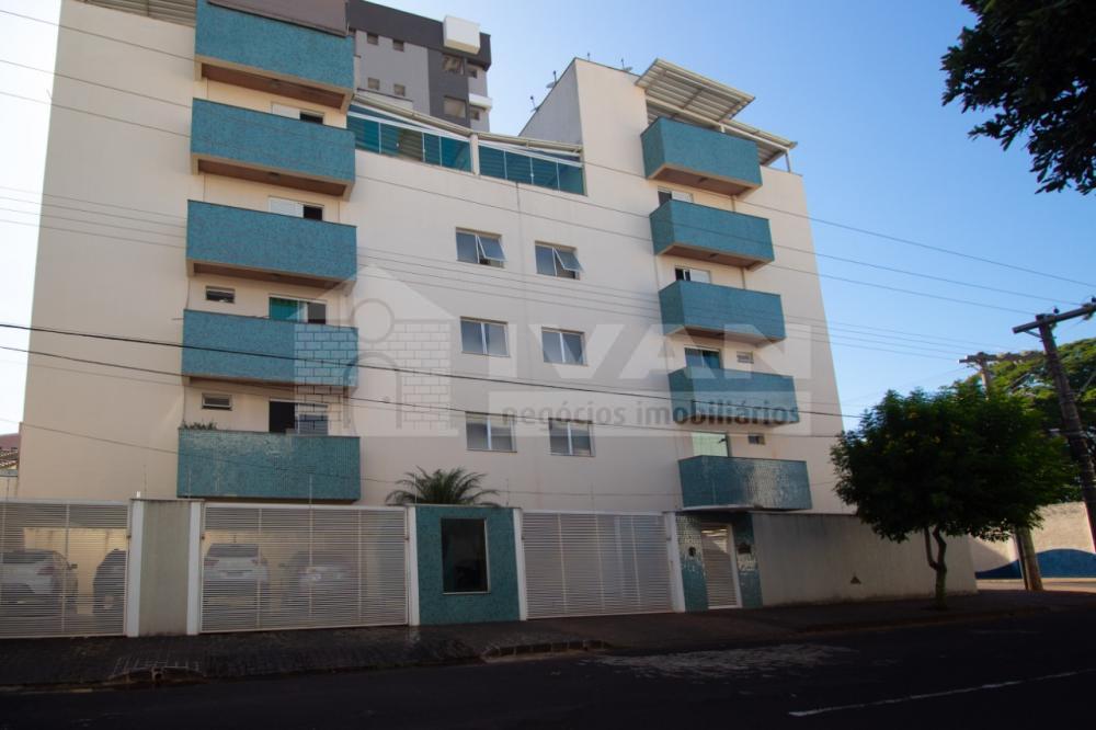 Comprar Apartamento / Padrão em Uberlândia R$ 300.000,00 - Foto 1