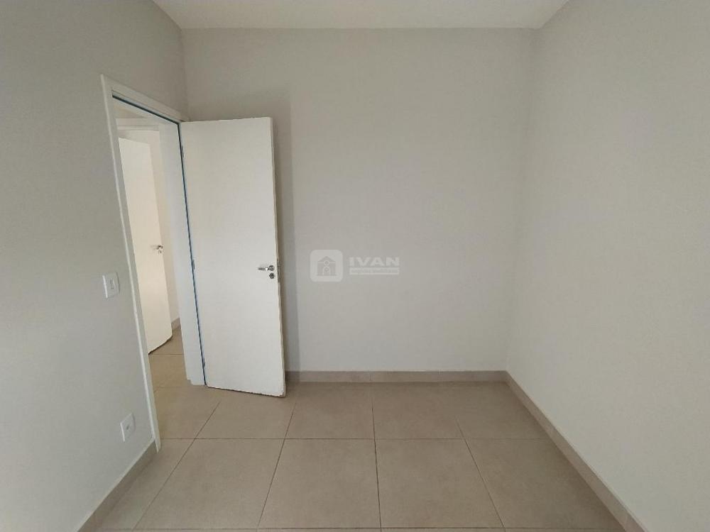 Alugar Apartamento / Padrão em Uberlandia R$ 900,00 - Foto 11