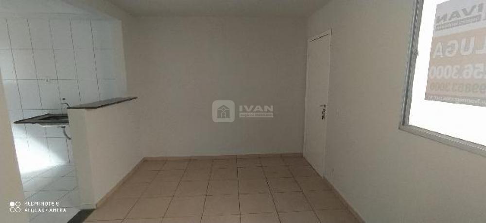 Alugar Apartamento / Padrão em Uberlândia R$ 750,00 - Foto 7