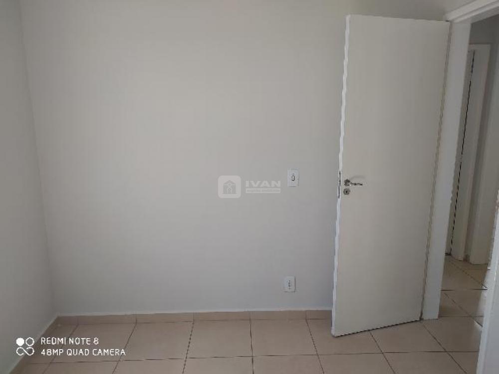 Alugar Apartamento / Padrão em Uberlândia R$ 750,00 - Foto 16