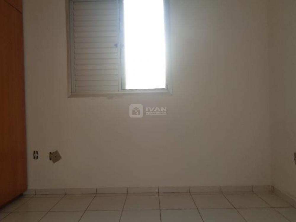 Alugar Apartamento / Padrão em Uberlândia R$ 800,00 - Foto 10