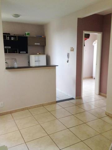 Alugar Apartamento / Padrão em Uberlândia. apenas R$ 130.000,00