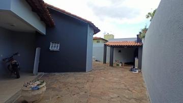 Casa para locação no bairro Jardim Karaiba