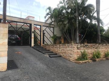Alugar Casa / Sobrado em Uberlândia. apenas R$ 1.200.000,00