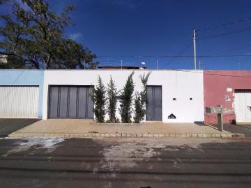 Casa para locação no bairro Jardim Karaíba