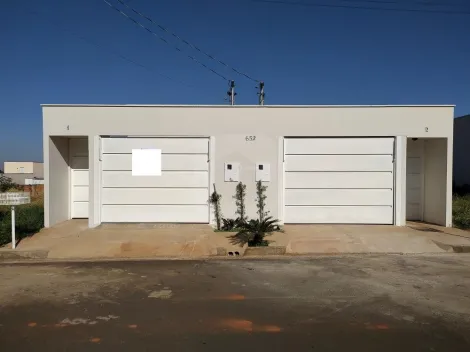 Casa para locação e venda no bairro Laranjeiras.