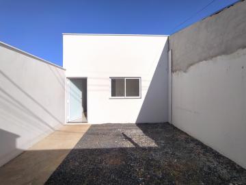 Casa para locação e venda no bairro Laranjeiras.