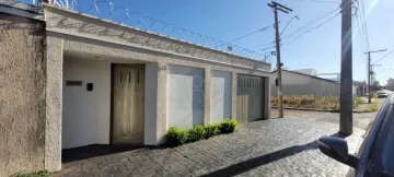 Casa à venda no Bairro Custódio Pereira.