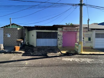 Casa à Venda no Bairro Jardim das Palmeiras.