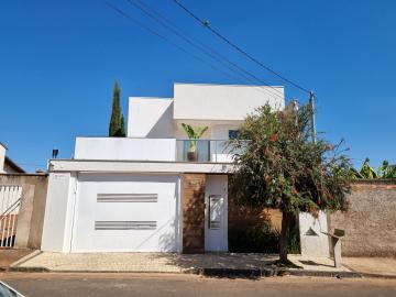 Casa estilo sobrado para locação e venda no bairro Alto Umuarama .