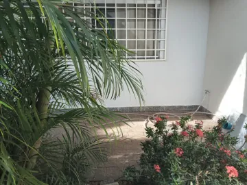 Casa  à venda no bairro Jardim Botânico.