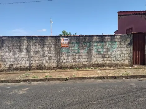 Terreno à venda no bairro Jardim Das Palmeiras em Uberlândia.
