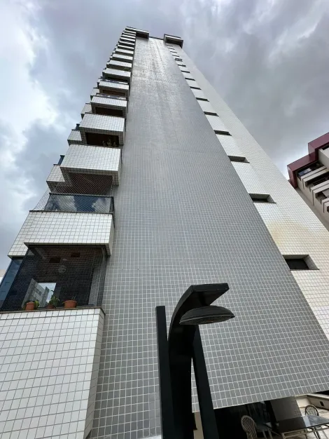Apartamento à venda no Edifício Rita Foncesa.