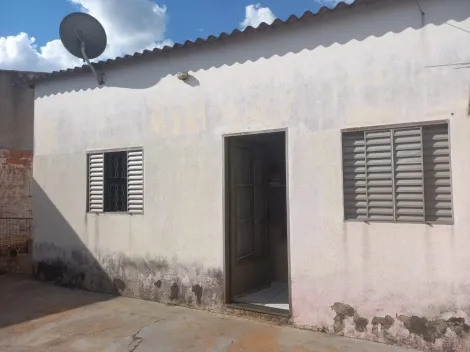 Casa à venda no bairro Luizote De Freitas.