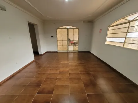 Casa Estilo Sobrado para locação e venda no bairro Osvaldo Em Uberlândia.