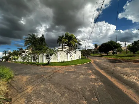 Área disponível para venda no bairro Jardim Karaíba.