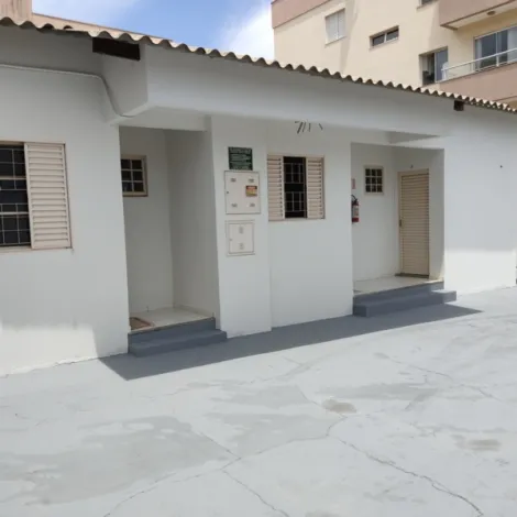 Casa à venda com 11 suítes individuais e privativas no bairro Santa Mônica há duas quadras da Ufu.