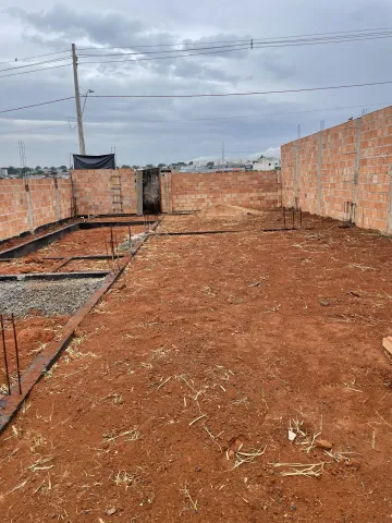 Terreno no Loteamento Verde Umuarama com fundação de casa pronta.