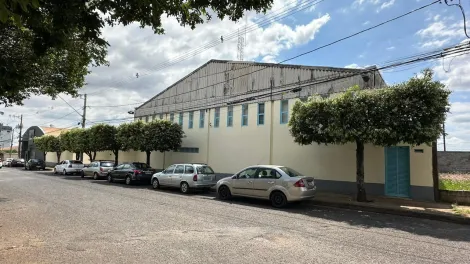 Barracão para locação no bairro Marta Helena