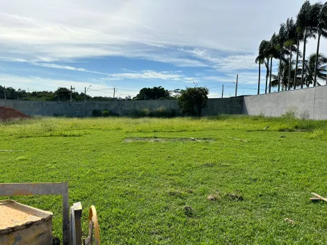 Terreno Para Venda em condomínio fechado no Bairro Jardim Karaiba