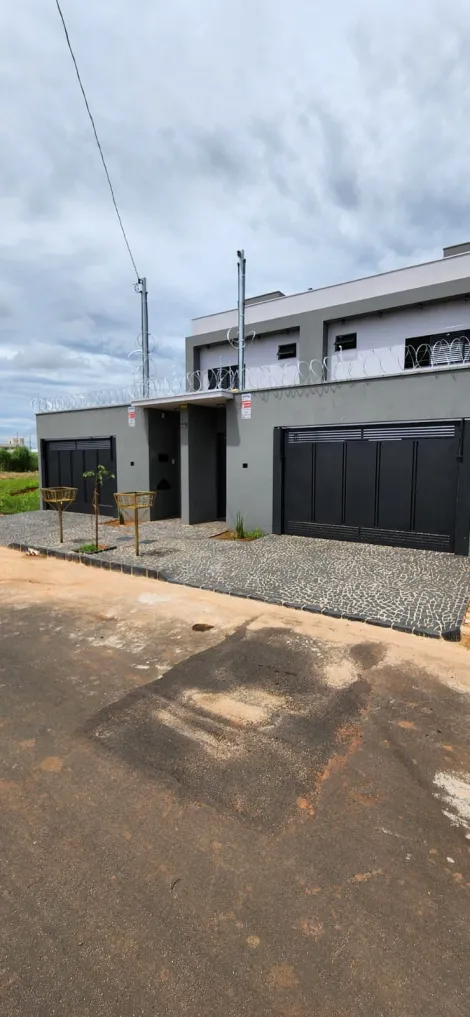 Casa/Sobrado nova para venda no bairro Verde Vida/Novo Mundo em Uberlândia/MG.
