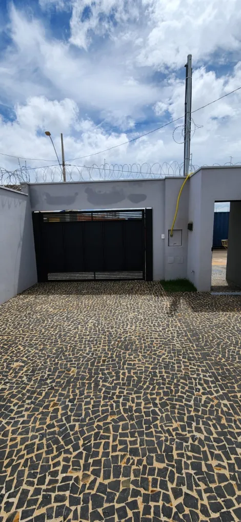 Casa/Sobrado nova para venda no bairro Verde Vida/Novo Mundo em Uberlândia/MG.