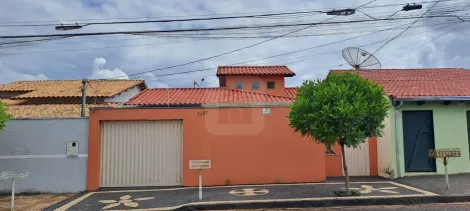 Casa para venda no bairro Daniel Fonseca.
