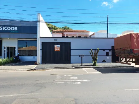Casa para locação no bairro Umuarama